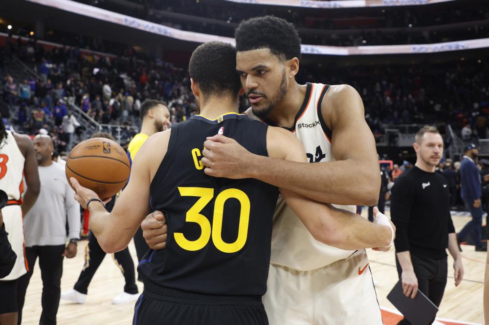 游客前来观 游客前来观