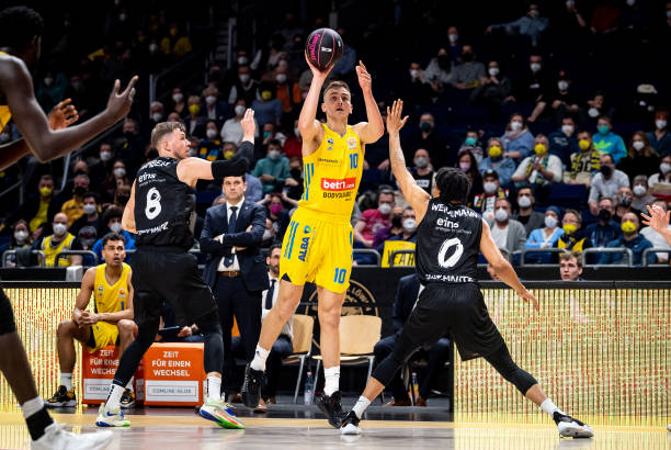 甩开防守者 甩开防守者