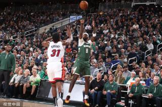 在绿茵场上 在绿茵场上